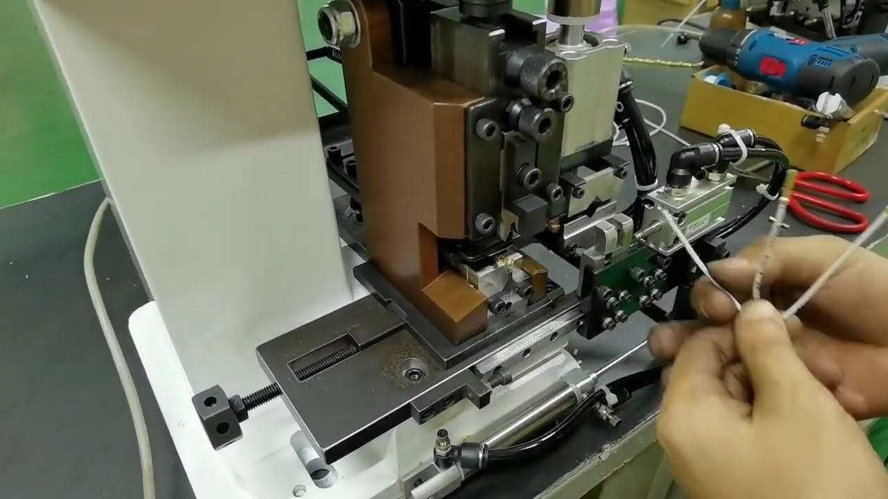 連續帶狀端子機 | 直式壓接高效自動化