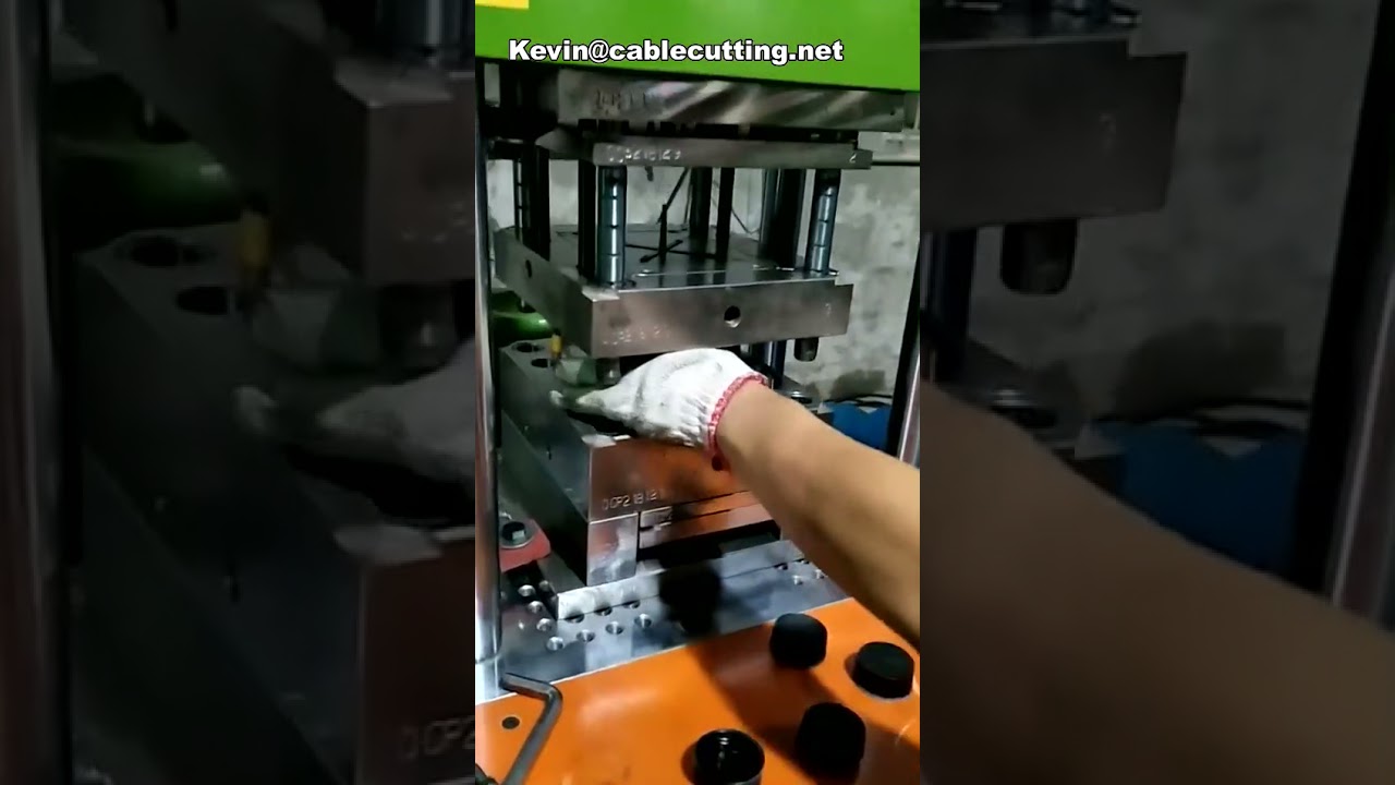 LED燈泡燈座旋轉射出成型機 - 高效量產燈泡座設備